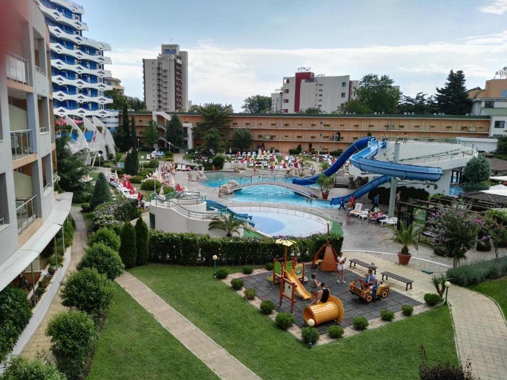 Apartment Konstantin In Trakia Plaza Slăntjev Brjag Exteriör bild